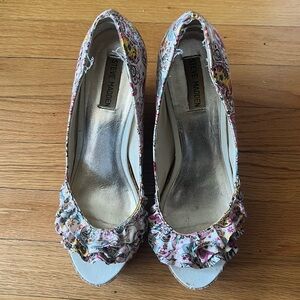 Steve Madden Wedge heels size 10M with paisley design